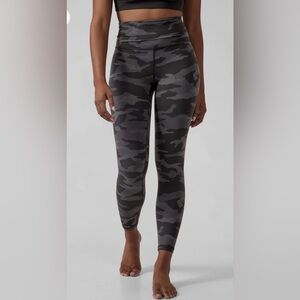 Athleta Womens Pants Large Ultimate Camo 7/8 Tight Leggings size medium